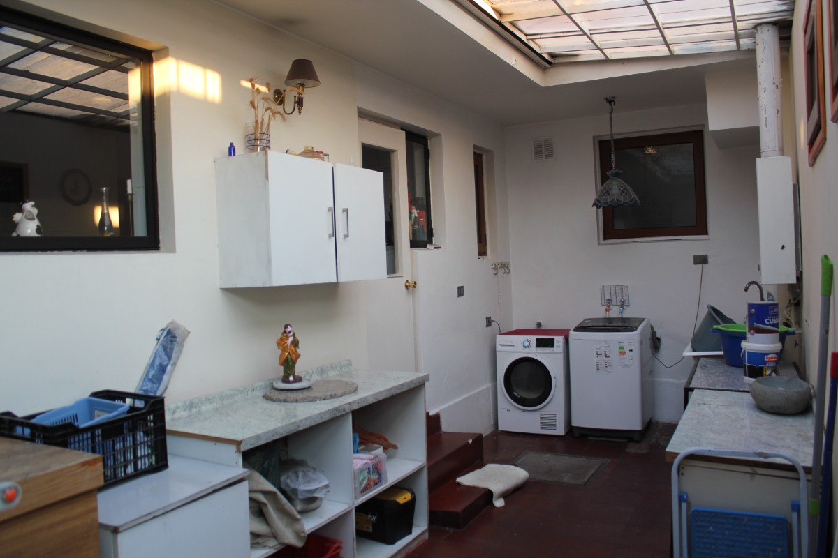 Venta Casa 7D en suite 4B 3E 1B Borde R&iacute;o - Casa Piedra - Vitacura