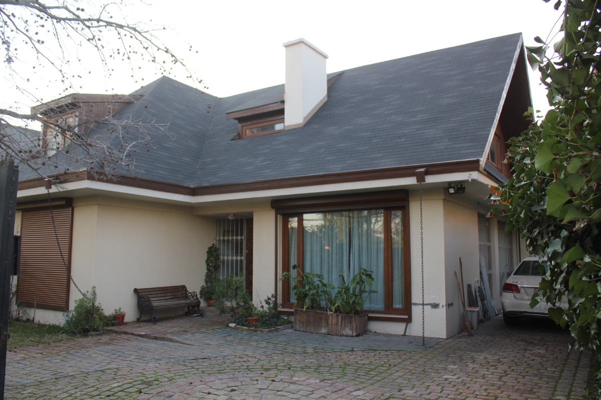 Venta Casa 7D en suite 4B 3E 1B Borde R&iacute;o - Casa Piedra - Vitacura