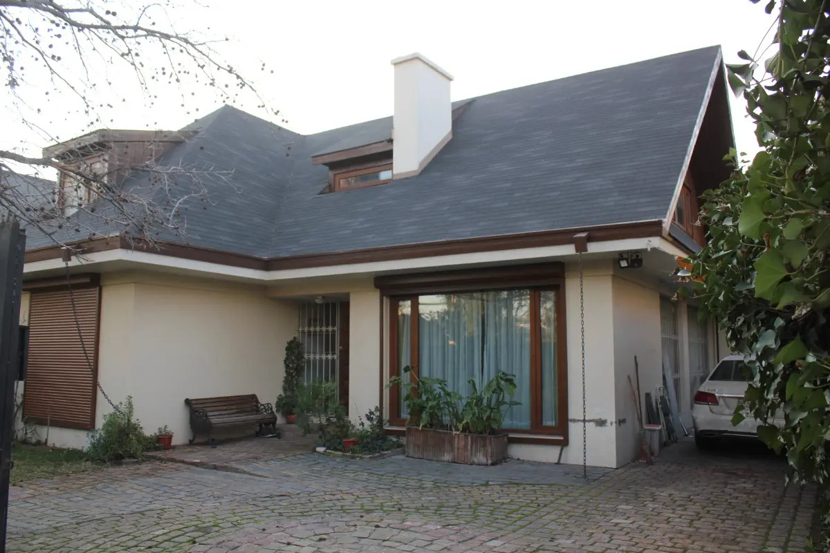 Venta Casa 7D en suite 4B 3E 1B Borde R&iacute;o - Casa Piedra - Vitacura
