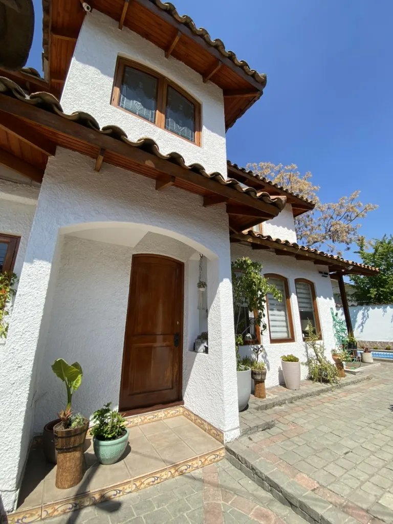 Venta Casa NP 4D WI cl&oacute;set Suite 3B 2E 1Bd Estadio Manquehue - Vitacura