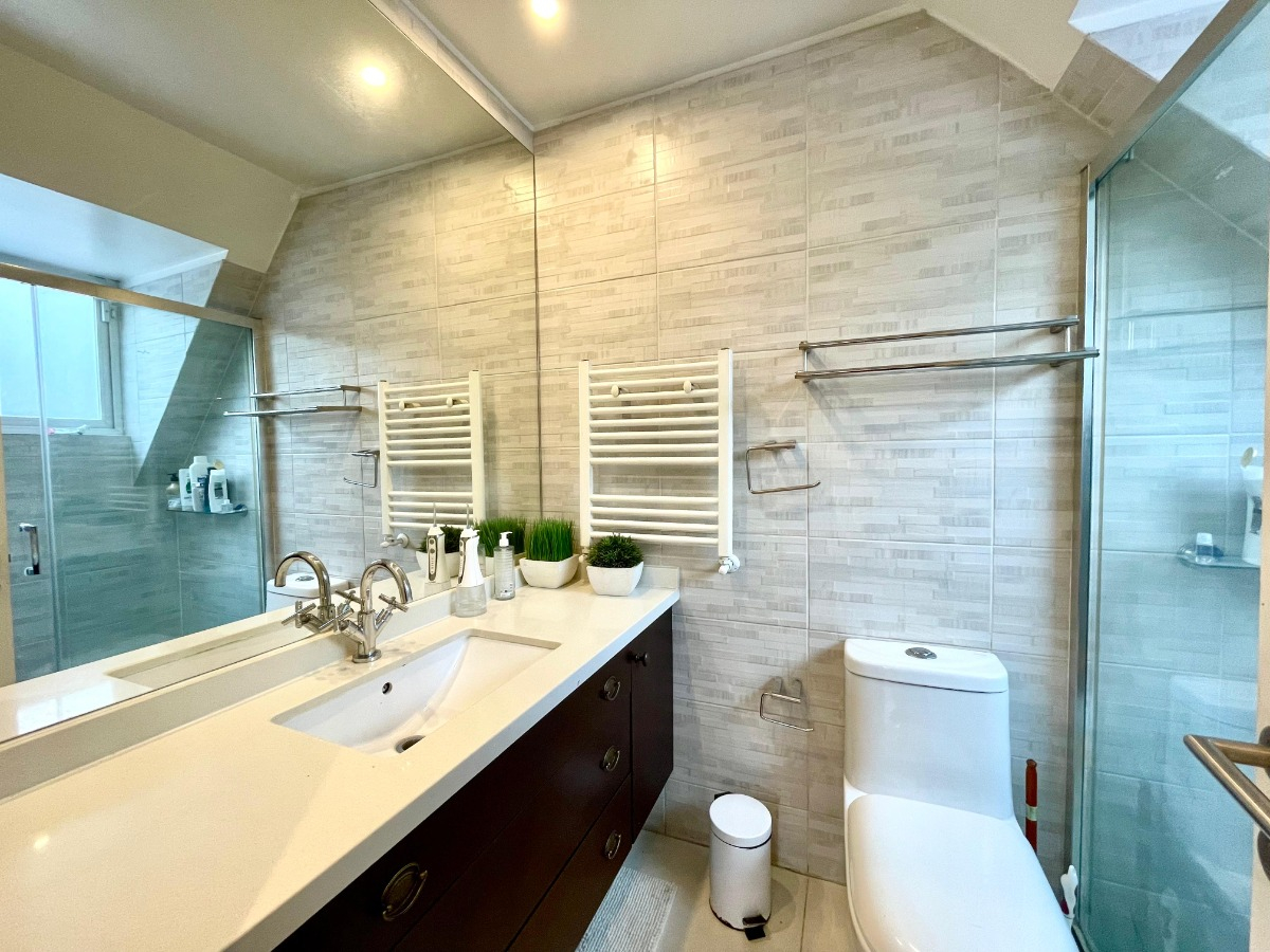 Venta Casa 4D en suite Walk-in cl&oacute;set 4B 1E Jard&iacute;n Del Este - Vitacura