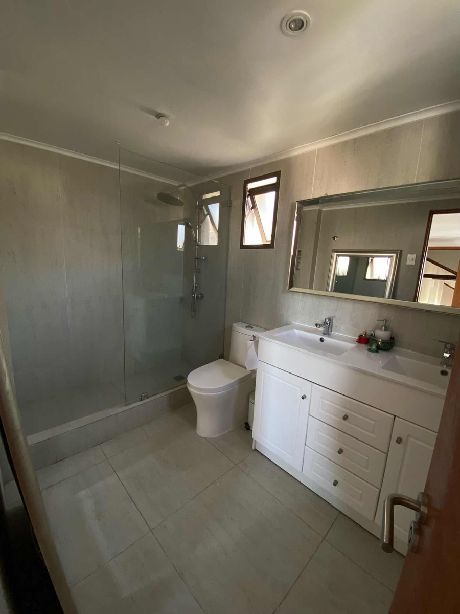 Venta Casa 5D Walk-in cl&oacute;set 4B 1E 1B Los Dominicos - Las Condes