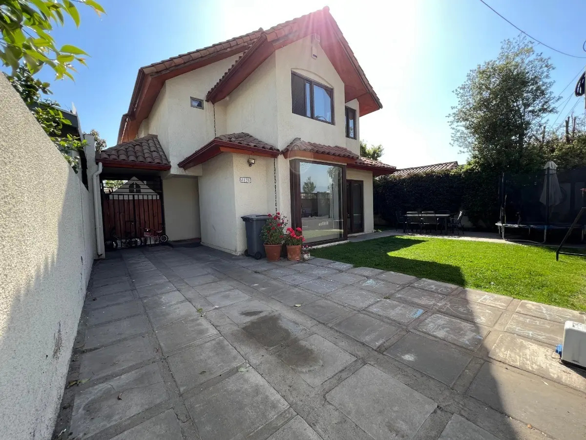 Venta Casa NO 4D en suite Walk-in cl&oacute;set 4B 2E 1B Villa El Dorado - Vitacura