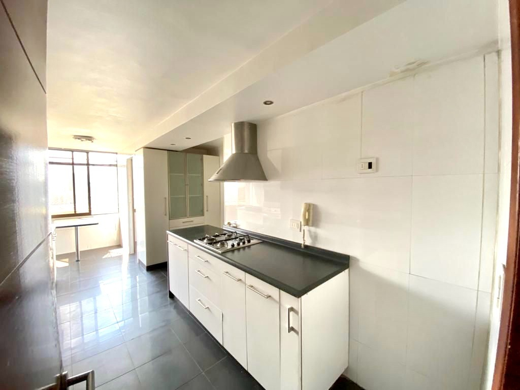 Arriendo Departamento 2D Parque Arauco - Las Condes