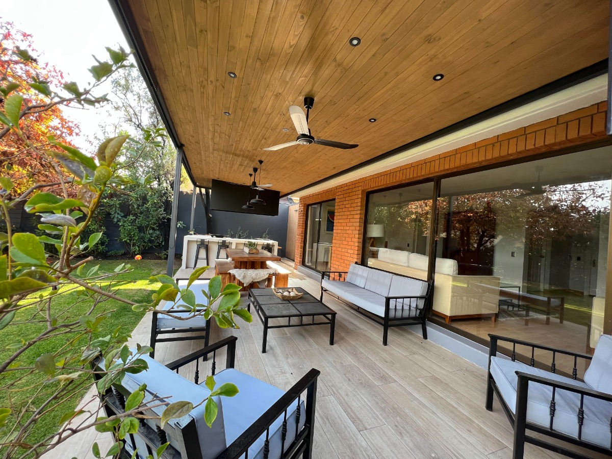 Venta Casa NP 6D en suite Walk-in cl&oacute;set 4B 2E 2B San Carlos de Apoquindo - Las Condes