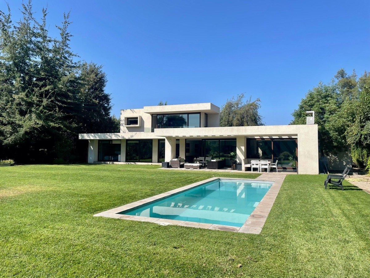 Venta Casa NO 5D en suite Walk-in cl&oacute;set 5B 4E 1B Chicureo - Colina