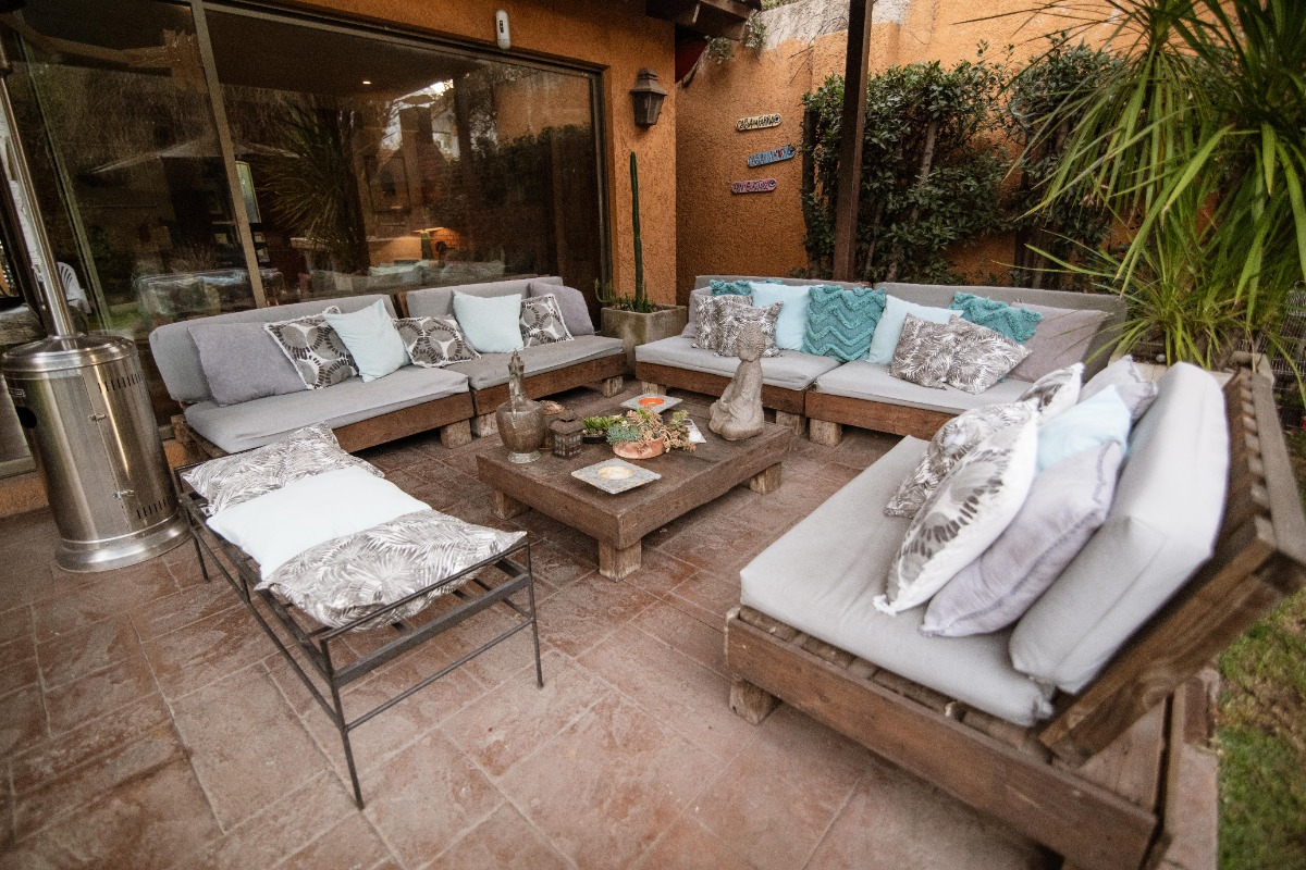 Venta Casa NO 5D en suite Walk-in cl&oacute;set 5B 3E 4B Borde R&iacute;o - Casa Piedra - Vitacura