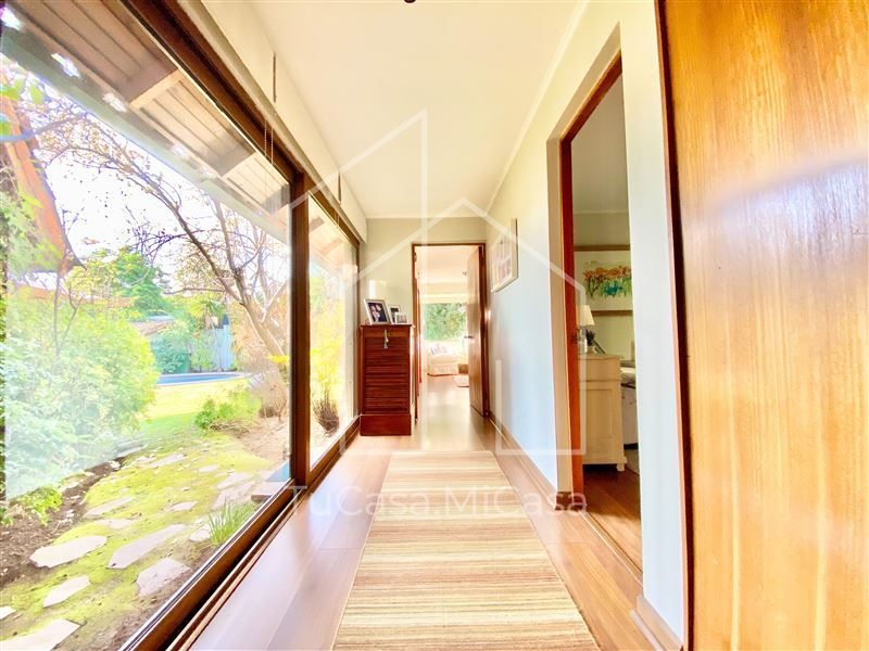 Venta Casa Nor-Oriente 4D en suite Walk-in cl&oacute;set 3B 2E 1B San Carlos de Apoquindo - Las Condes