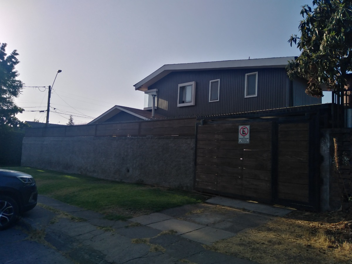 Venta Casa 3D en suite Walk-in cl&oacute;set 3B 2E Troncos Viejos - La Reina