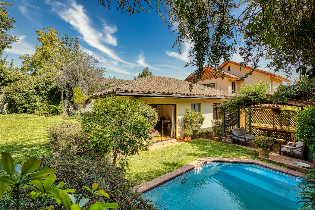 Venta Casa NO 5D en suite Walk-in cl&oacute;set 4B 2E Los Dominicos - Las Condes