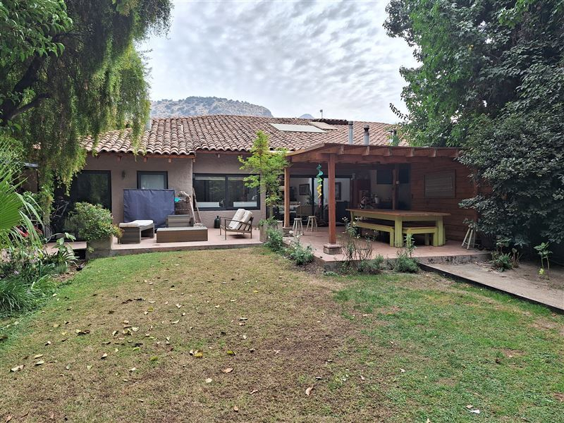 Venta Casa Oriente 4D en suite 4B 2E 1B Los Trapenses - Lo Barnechea