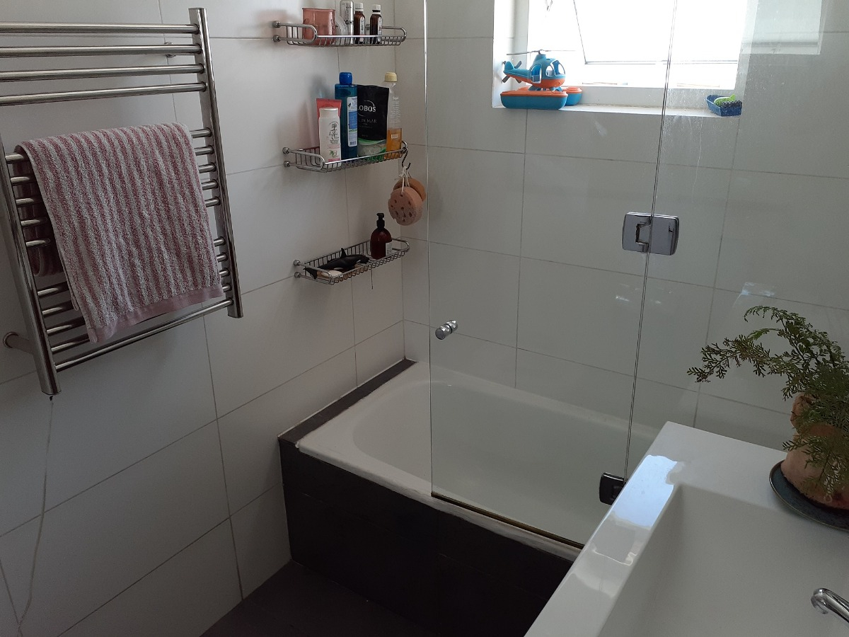 Arriendo Casa NO 4D 3B 1E 1B Barrio El Golf - Las Condes