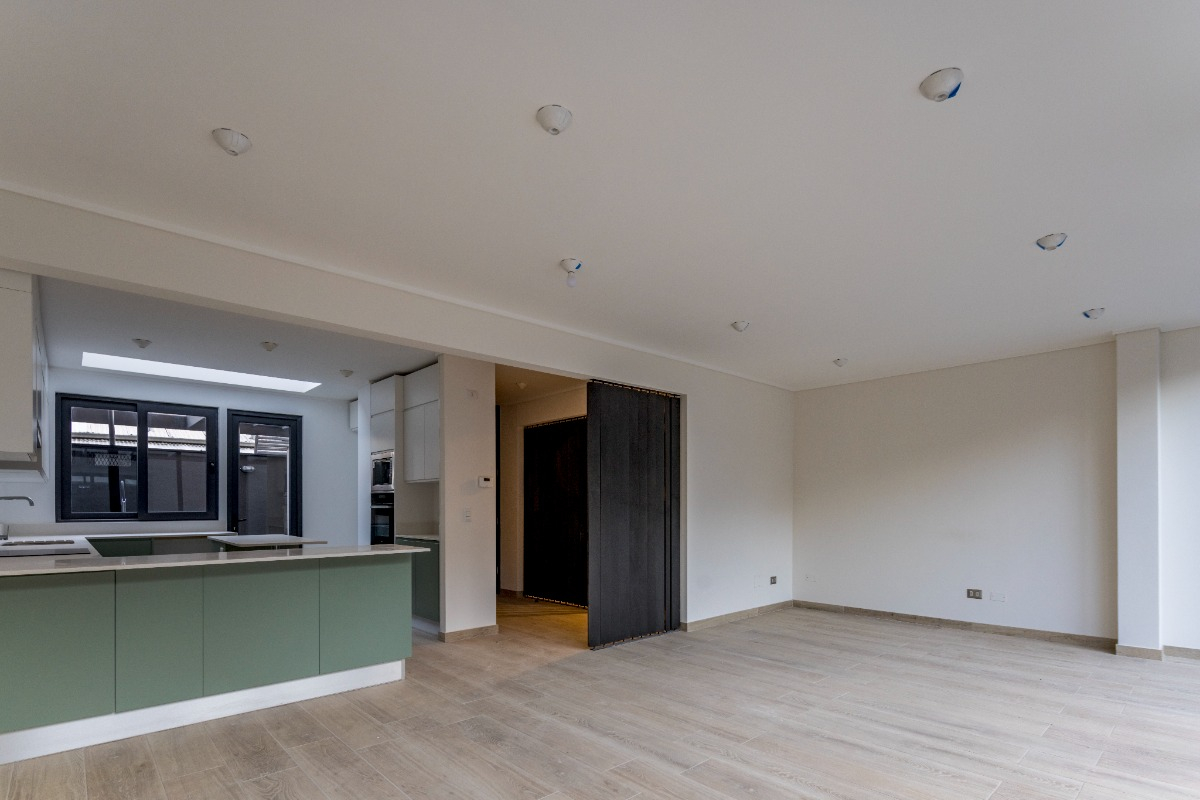 Arriendo Casa NO 6D en suite Walk-in cl&oacute;set 4B 2E 1B Barrio El Golf - Las Condes