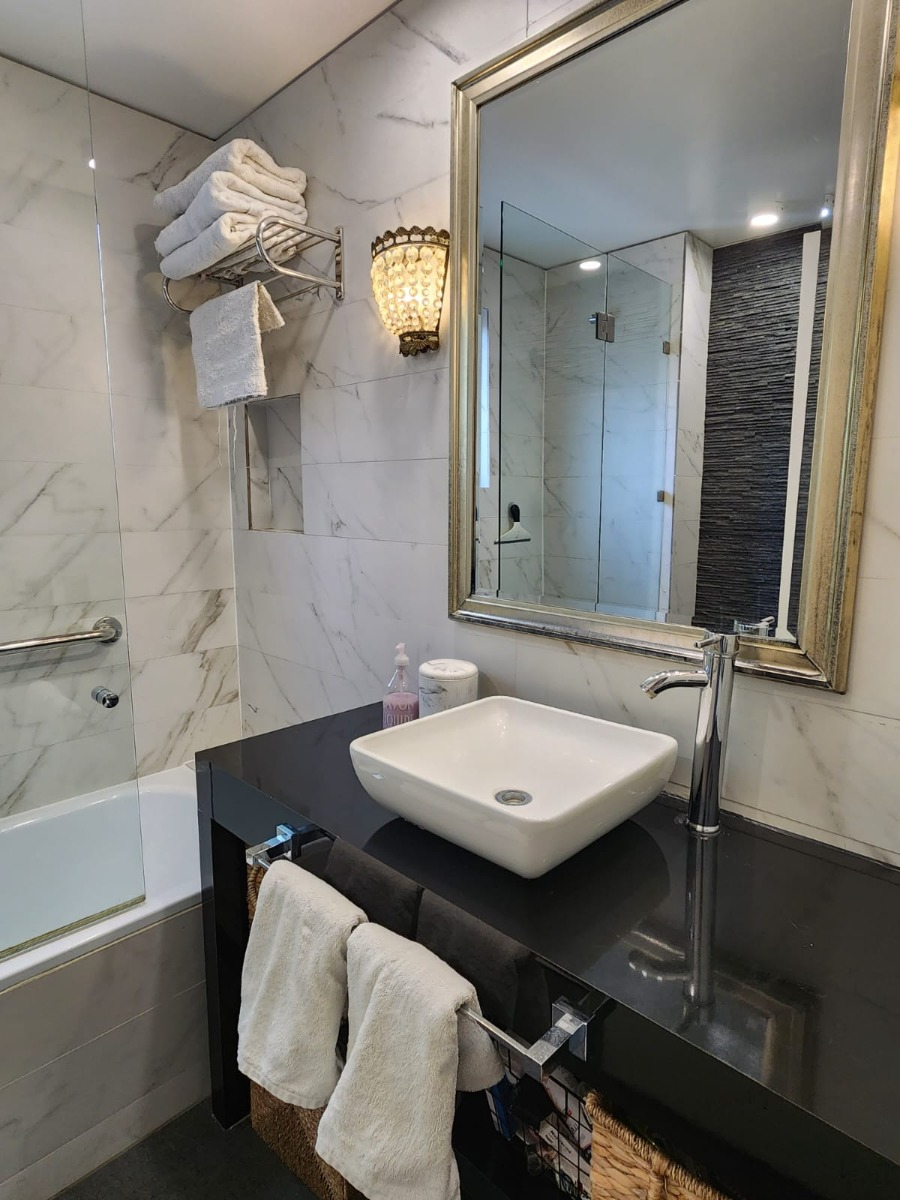 Arriendo Casa 6D en suite Walk-in cl&oacute;set 5B 2E 1B San Carlos de Apoquindo - Las Condes