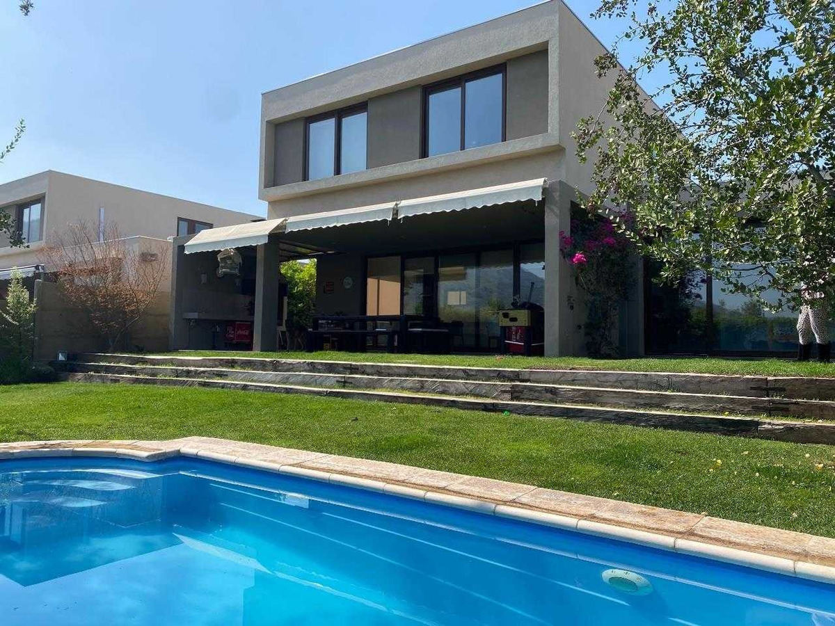 Venta Casa N 4D en suite Walk-in cl&oacute;set 4B 2E Chicureo - Colina