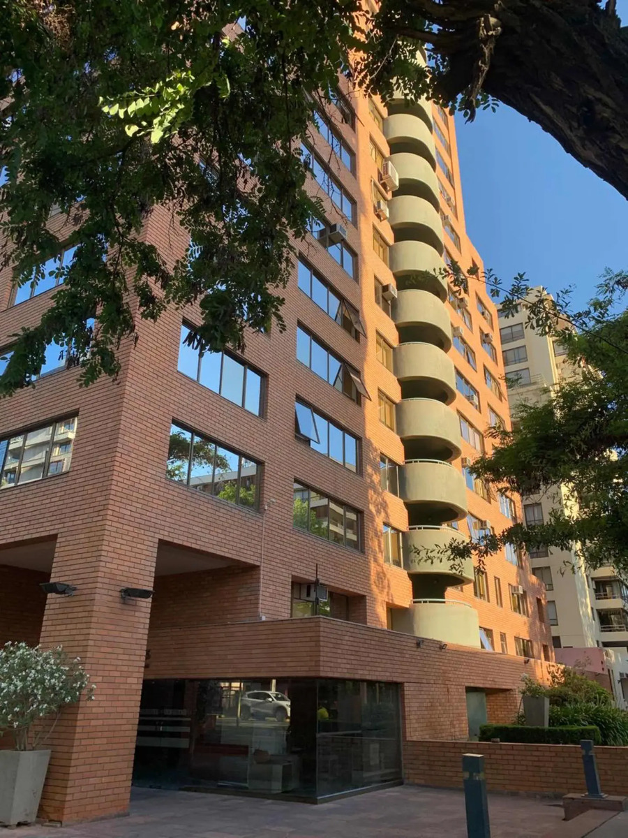 Arriendo Oficina 1B 0m2 Barrio El Golf - Las Condes