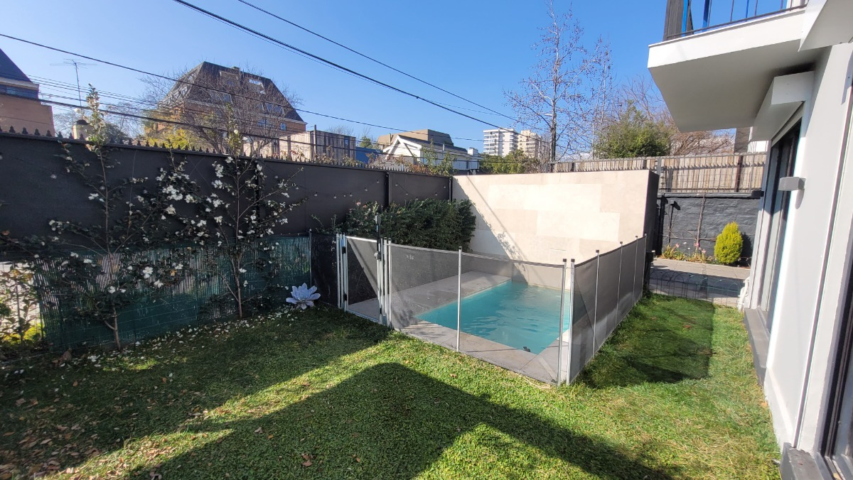 Arriendo Casa NP 4D 4B 2E 2B Borde R&iacute;o - Casa Piedra - Vitacura