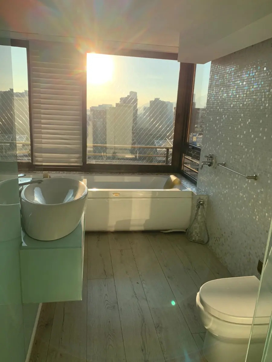 Arriendo Departamento NO 4D en suite Walk-in cl&oacute;set 3B 2E 1B Metro Manquehue - Apumanque - Las Condes