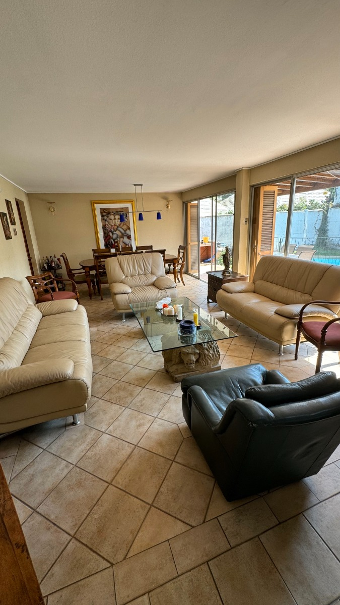 Venta Casa P 7D en suite Walk-in cl&oacute;set 4B 3E 1B Carlos Ossand&oacute;n - La Reina