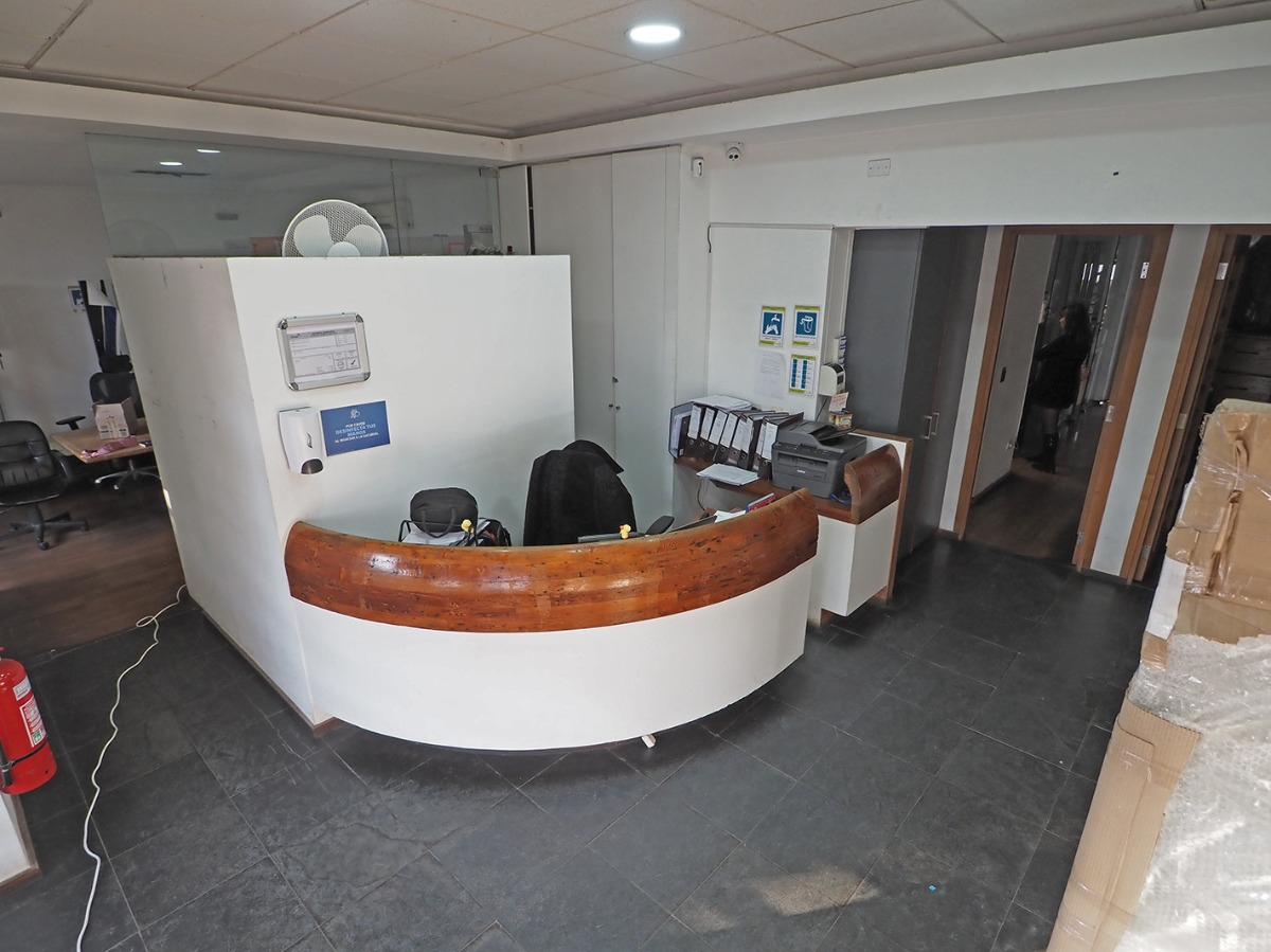 Arriendo Oficina P 2B 6E 3B Los Dominicos - Las Condes