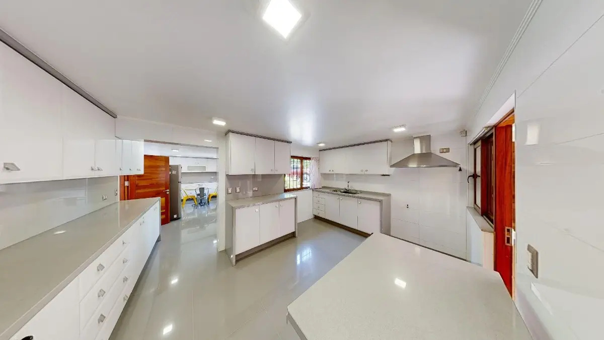 Arriendo Casa NO 3D en suite Walk-in cl&oacute;set 4B 3E 1B La Dehesa - Lo Barnechea