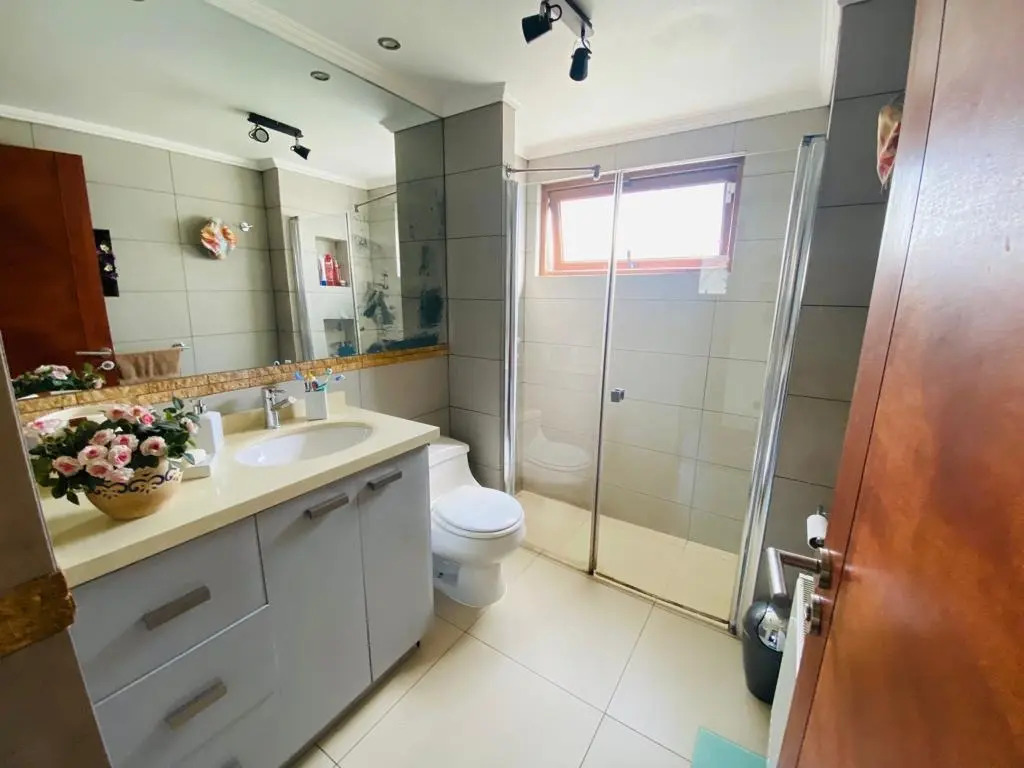 Venta Casa NO 6D 5B 4E 1B Los Dominicos - Las Condes