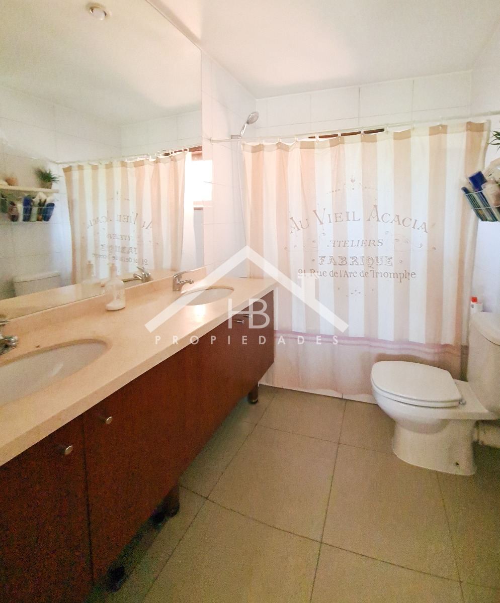 Venta Casa P 5D en suite Walk-in cl&oacute;set 6B 2E 1B San Carlos de Apoquindo - Las Condes