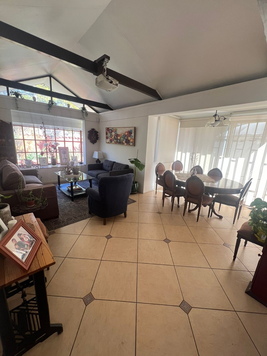 Arriendo Casa 5D en suite 3B 2E 1B Los Dominicos - Las Condes