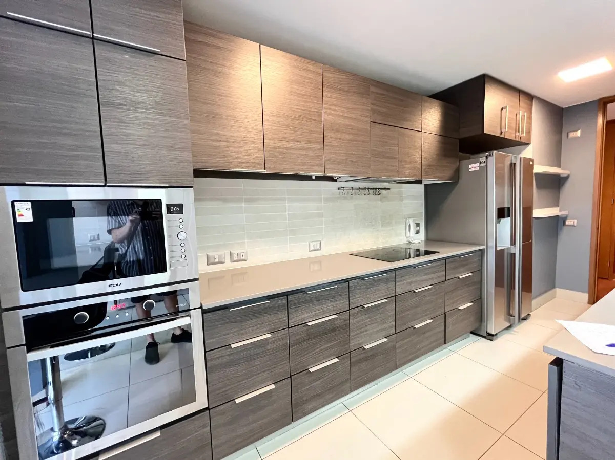 Arriendo Departamento S 4D en suite Walk-in cl&oacute;set 3B 2E 1Bd Barrio El Golf - Las Condes