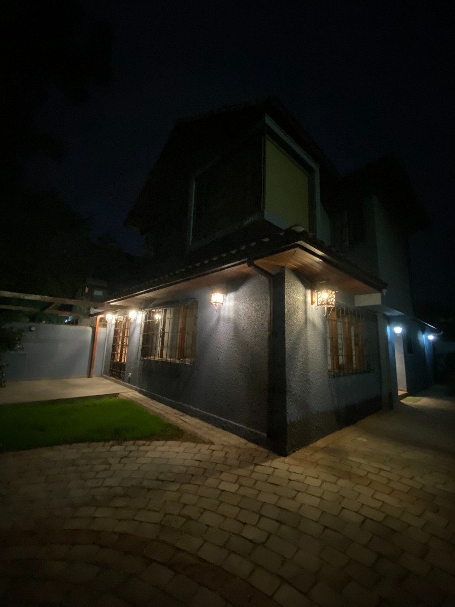 Arriendo Casa NP 3D 2B 2E 1B  - Las Condes