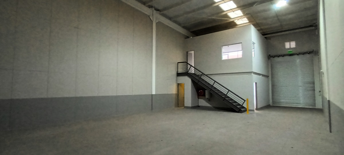 Bodega Comercial Nuevas Y De Gran Altura Para Almacenamiento