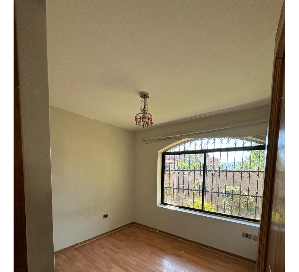 Arriendo Casa 6D en suite Walk-in cl&oacute;set 4B 3E 1B Quinchamal&iacute; - Las Condes