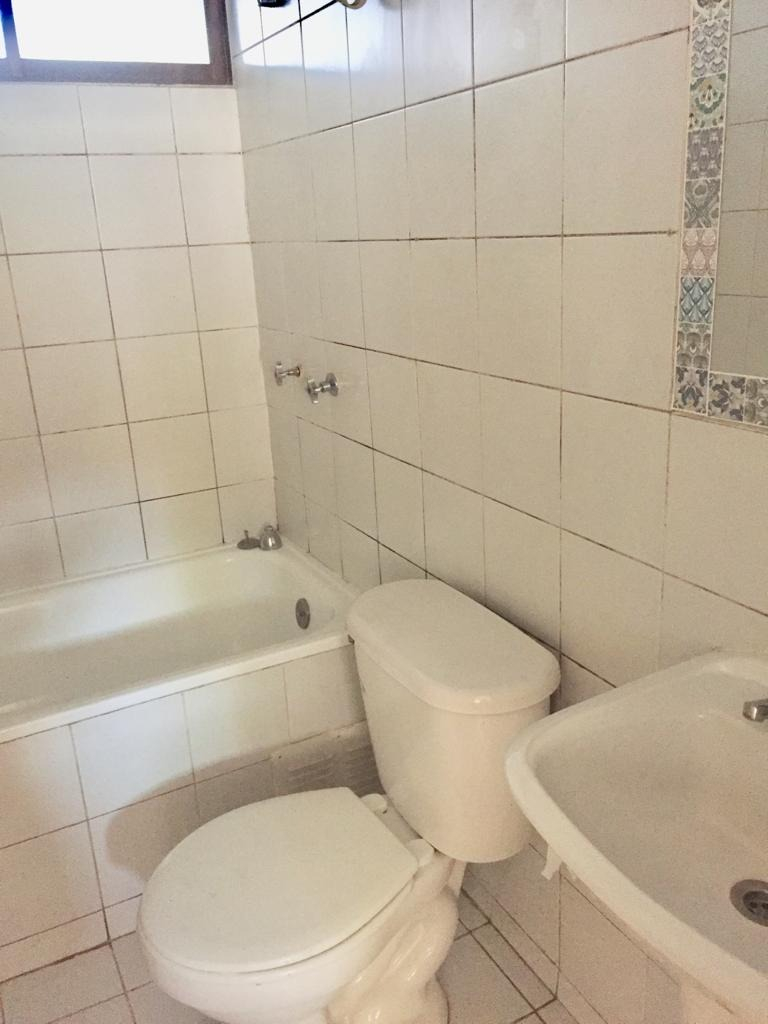 Arriendo Casa NO 4D en suite Walk-in cl&oacute;set 3B 2E San Carlos de Apoquindo - Las Condes