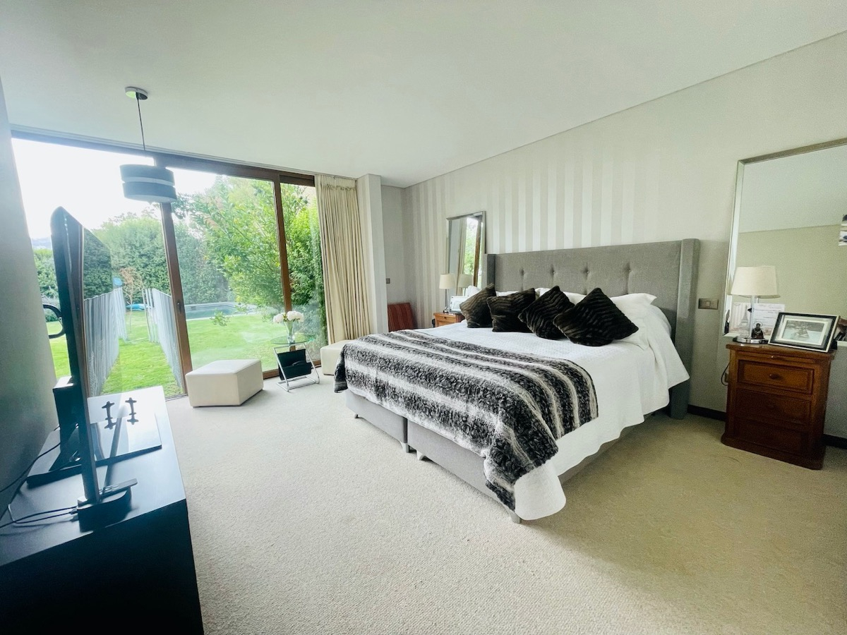 Venta Casa NO 5D en suite Walk-in cl&oacute;set 5B 2E 1B Chicureo - Colina