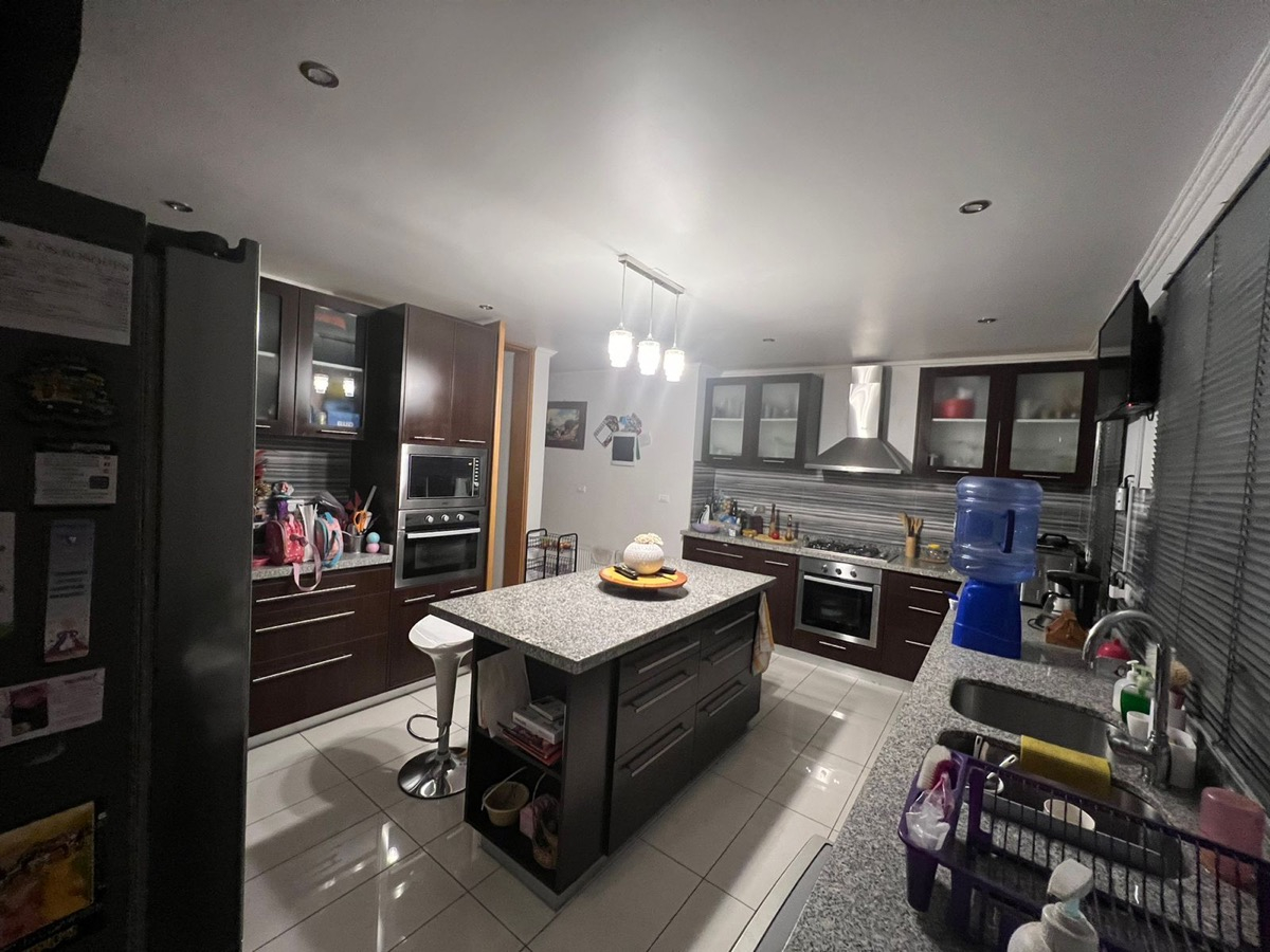 Venta Casa NO 3D en suite Walk-in cl&oacute;set 4B 4E 1B Chicureo - Colina