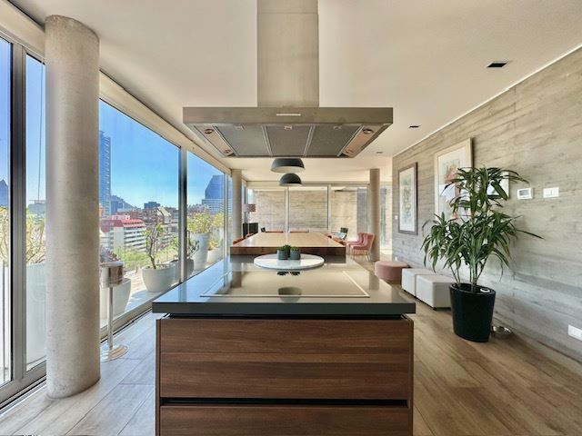 Venta Casa Oriente 4D 4B 3E Barrio El Golf - Las Condes