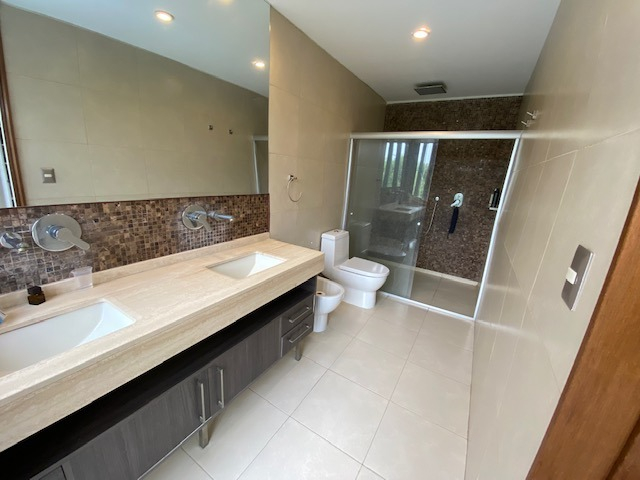Venta Casa O 4D en suite Walk-in cl&oacute;set 4B 3E 1B Chicureo - Colina