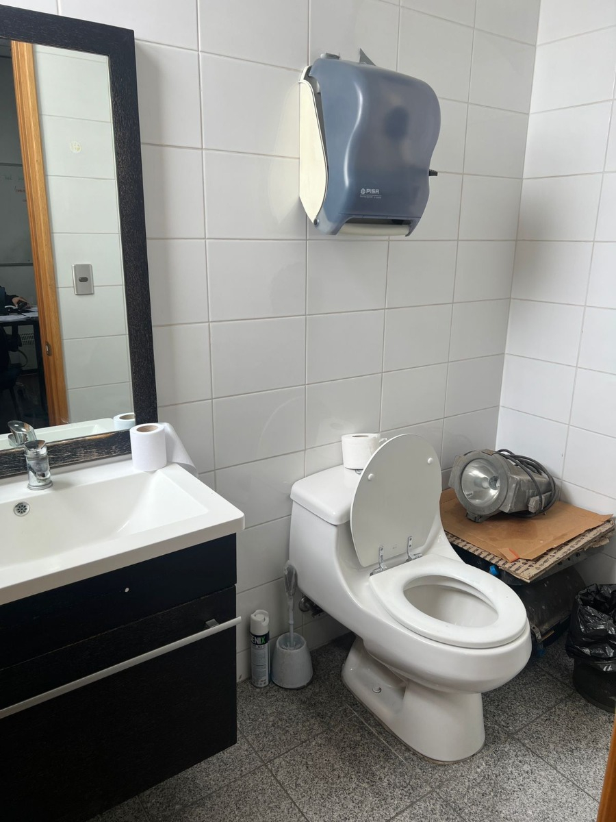 Enea Primera L&iacute;nea, Excelente Vitrina, 4000/292m2