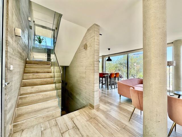 Venta Casa Oriente 4D 4B 3E Barrio El Golf - Las Condes