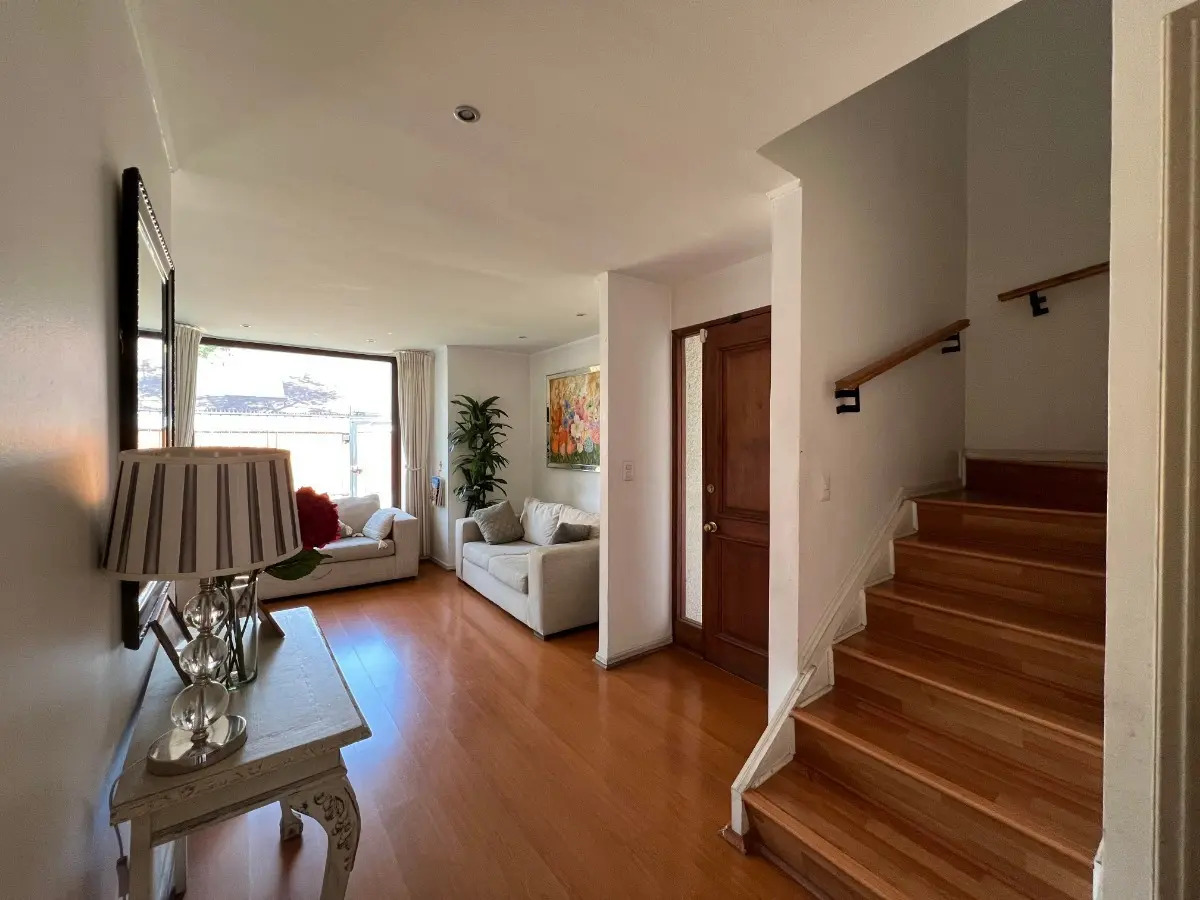 Venta Casa NO 4D en suite Walk-in cl&oacute;set 4B 2E 1B Villa El Dorado - Vitacura