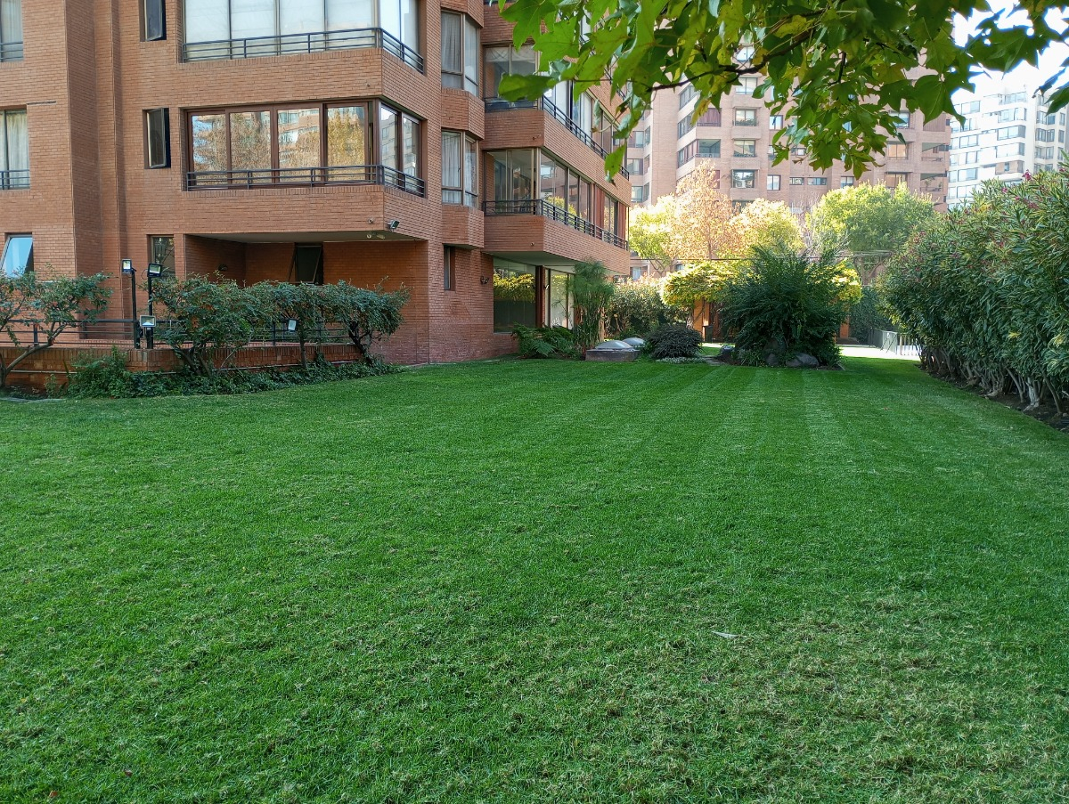 Arriendo Departamento NO 4D en suite Walk-in cl&oacute;set 2B 2E 1B Metro Manquehue - Apumanque - Las Condes