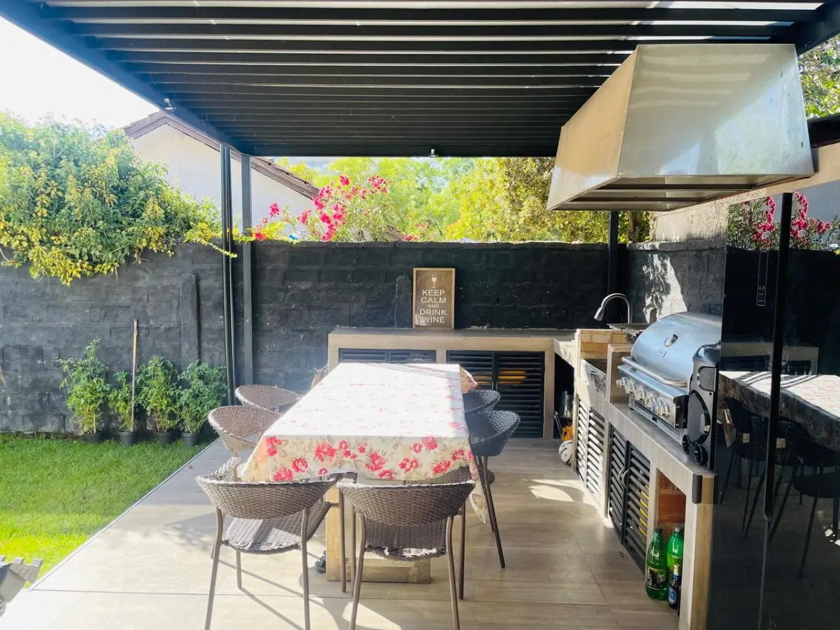 Venta Casa NO 3D 3B 2E 1B Los Dominicos - Las Condes