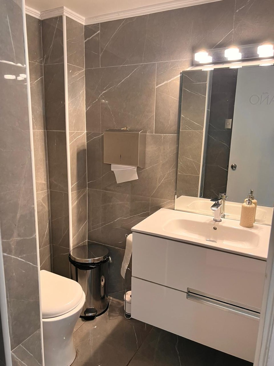 Arriendo Oficina 2B 3E 1B Barrio El Golf - Las Condes