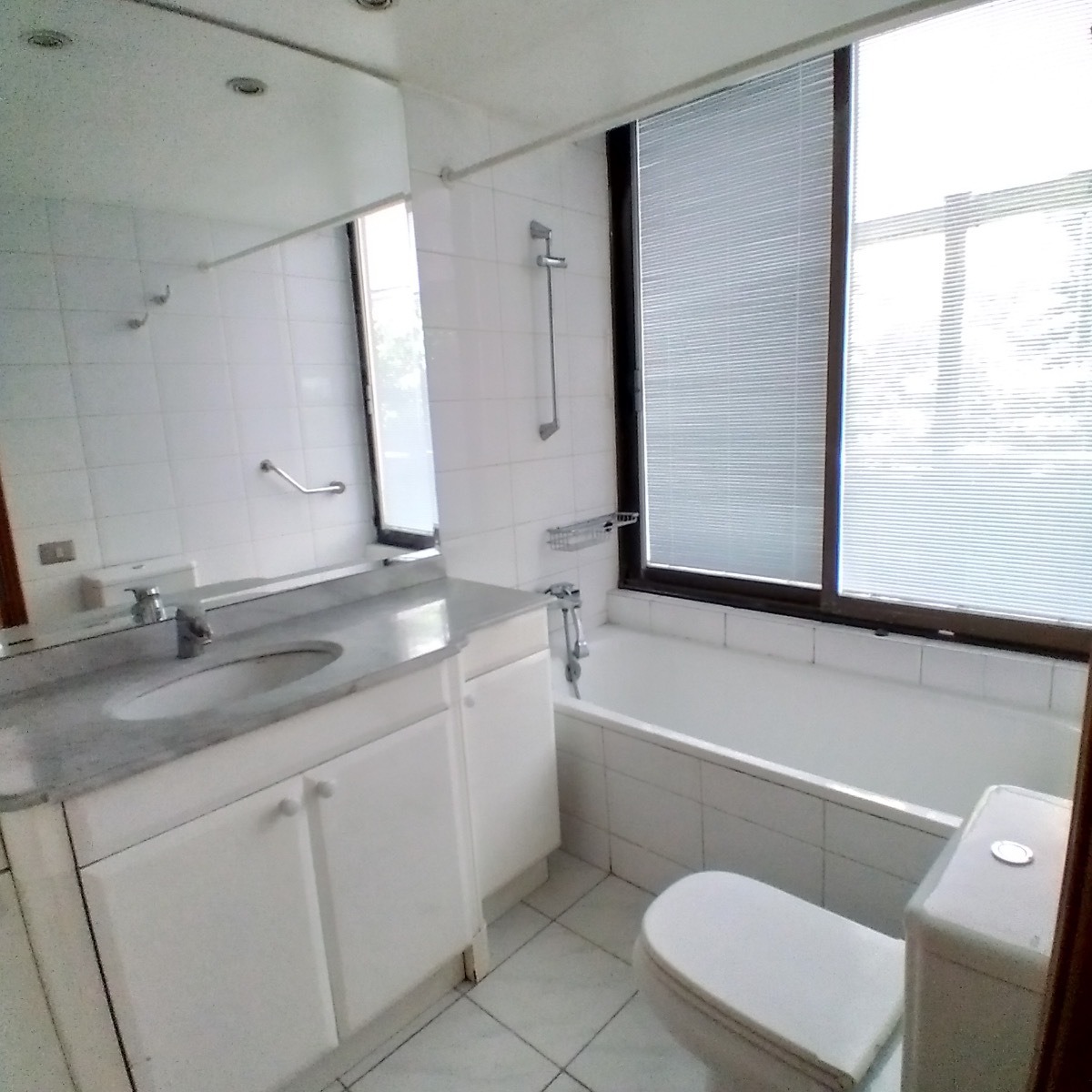 Venta Departamento NO 4D en suite Walk-in cl&oacute;set 5B 3E 1B Barrio El Golf - Las Condes