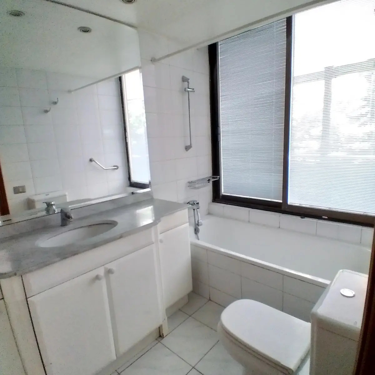 Venta Departamento NO 4D en suite Walk-in cl&oacute;set 5B 3E 1B Barrio El Golf - Las Condes