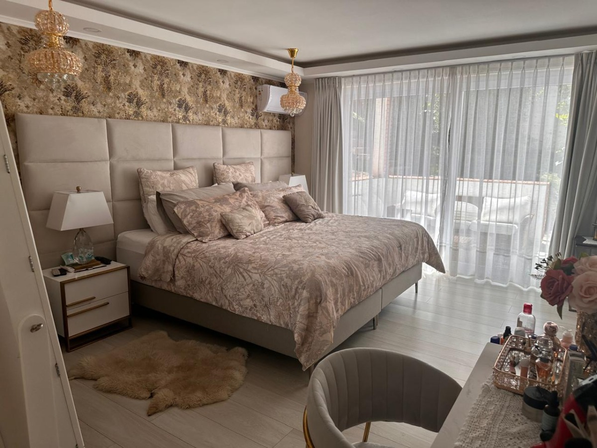 Arriendo Casa NO 4D en suite Walk-in cl&oacute;set 6B 3E 1B Los Dominicos - Las Condes