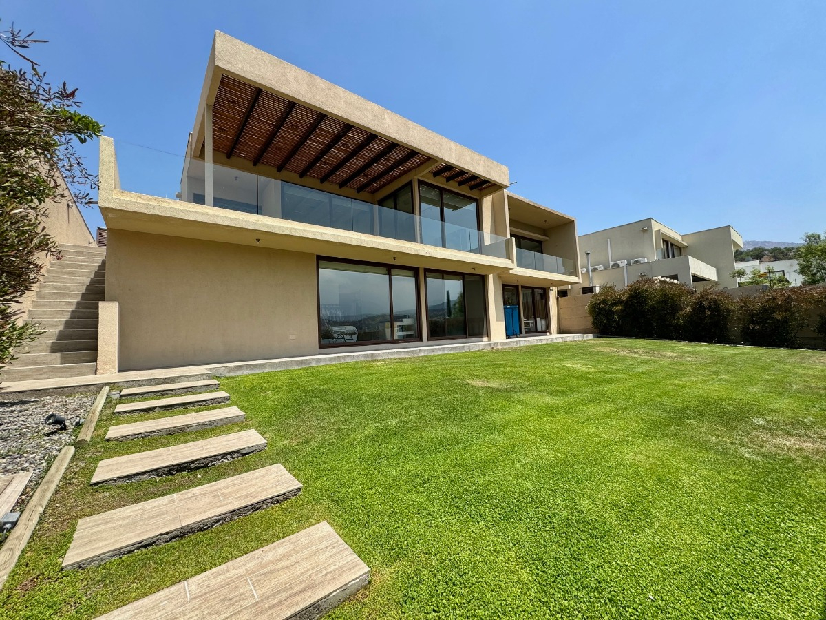 Venta Casa NO 4D en suite Walk-in cl&oacute;set 3B 2E 1B Los Trapenses - Lo Barnechea