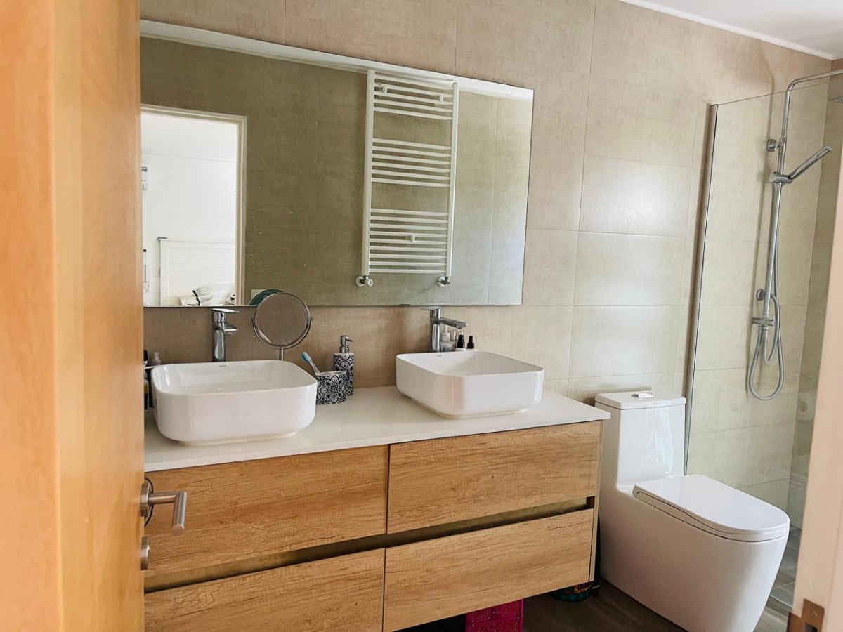 Venta Casa NO 3D 3B 2E 1B Los Dominicos - Las Condes