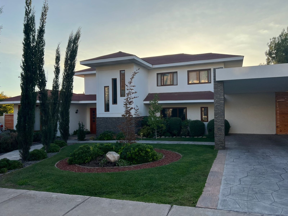 Venta Casa NO 3D en suite Walk-in cl&oacute;set 4B 4E 1B Chicureo - Colina