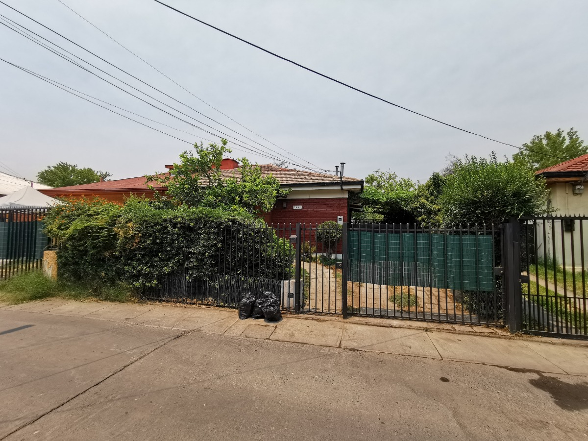 Venta Casa S 3D 1B 2E 1B Carlos Ossand&oacute;n - La Reina
